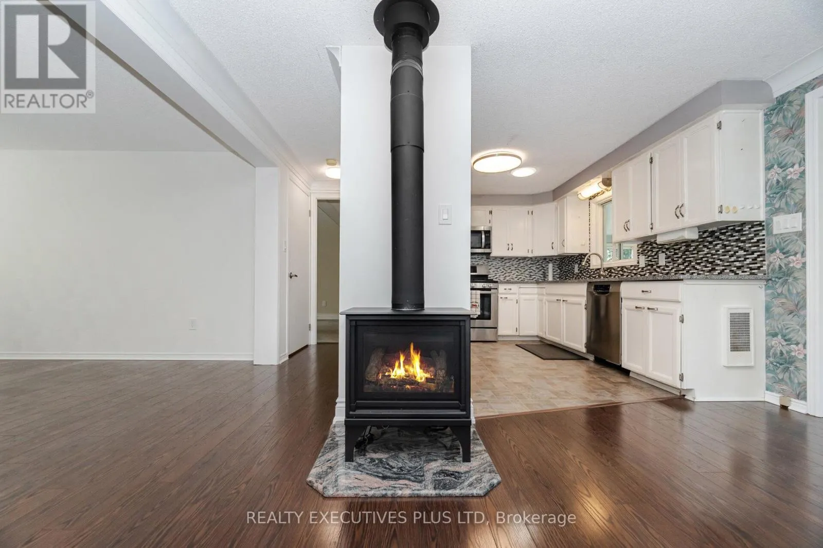 112 TECUMSETH PINES DRIVE