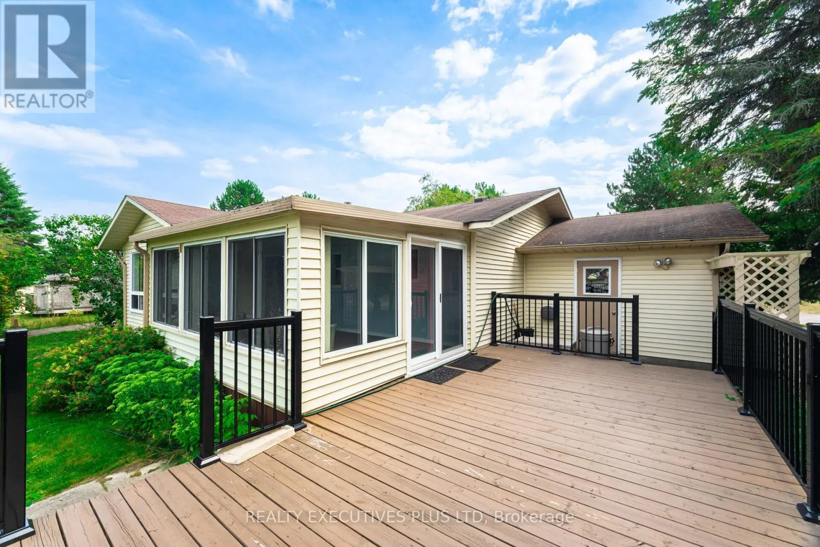112 TECUMSETH PINES DRIVE