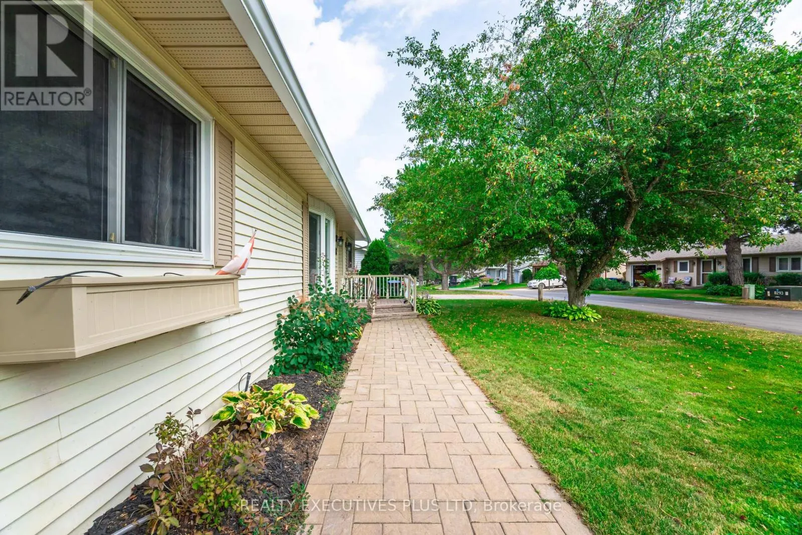 112 TECUMSETH PINES DRIVE