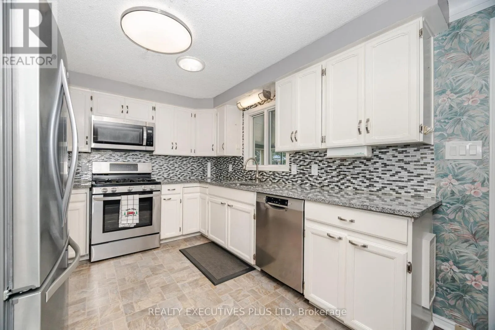 112 TECUMSETH PINES DRIVE