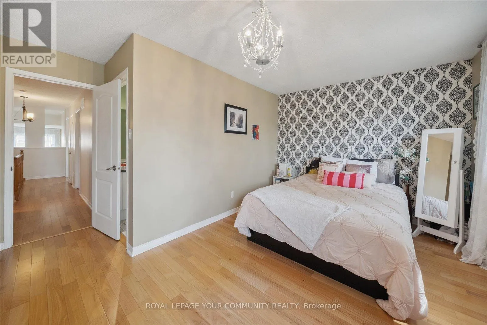 88 ENGLISH OAK DRIVE