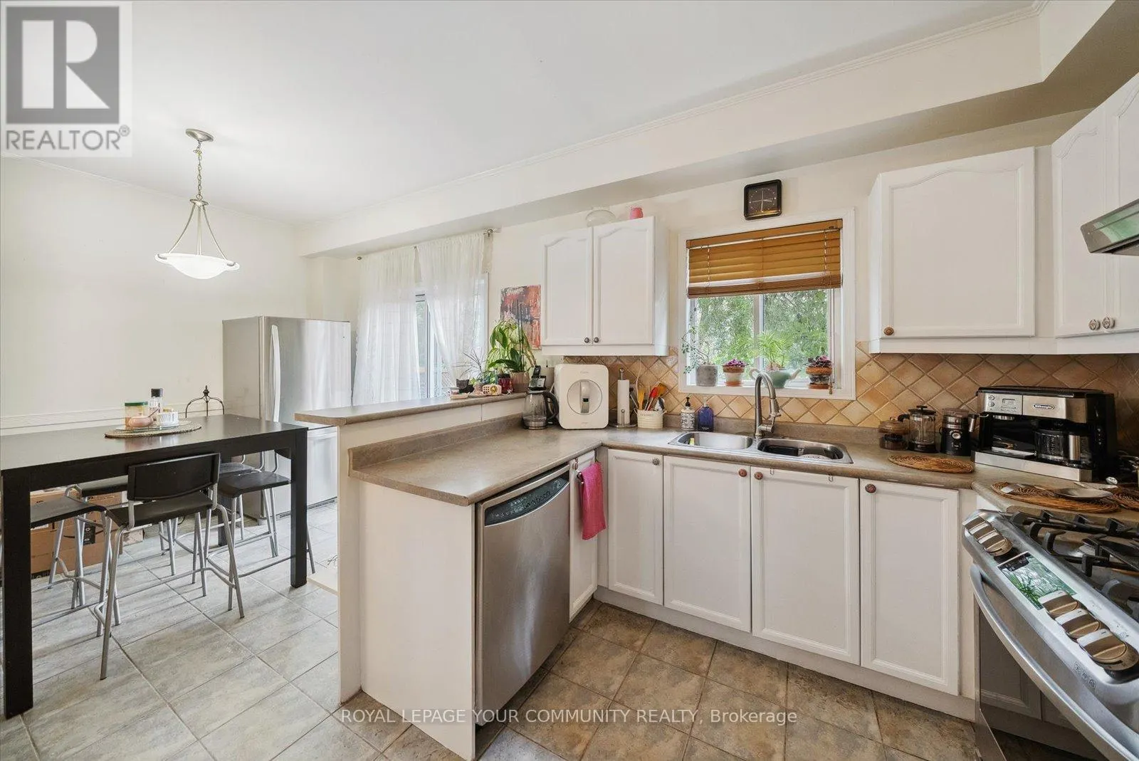 88 ENGLISH OAK DRIVE