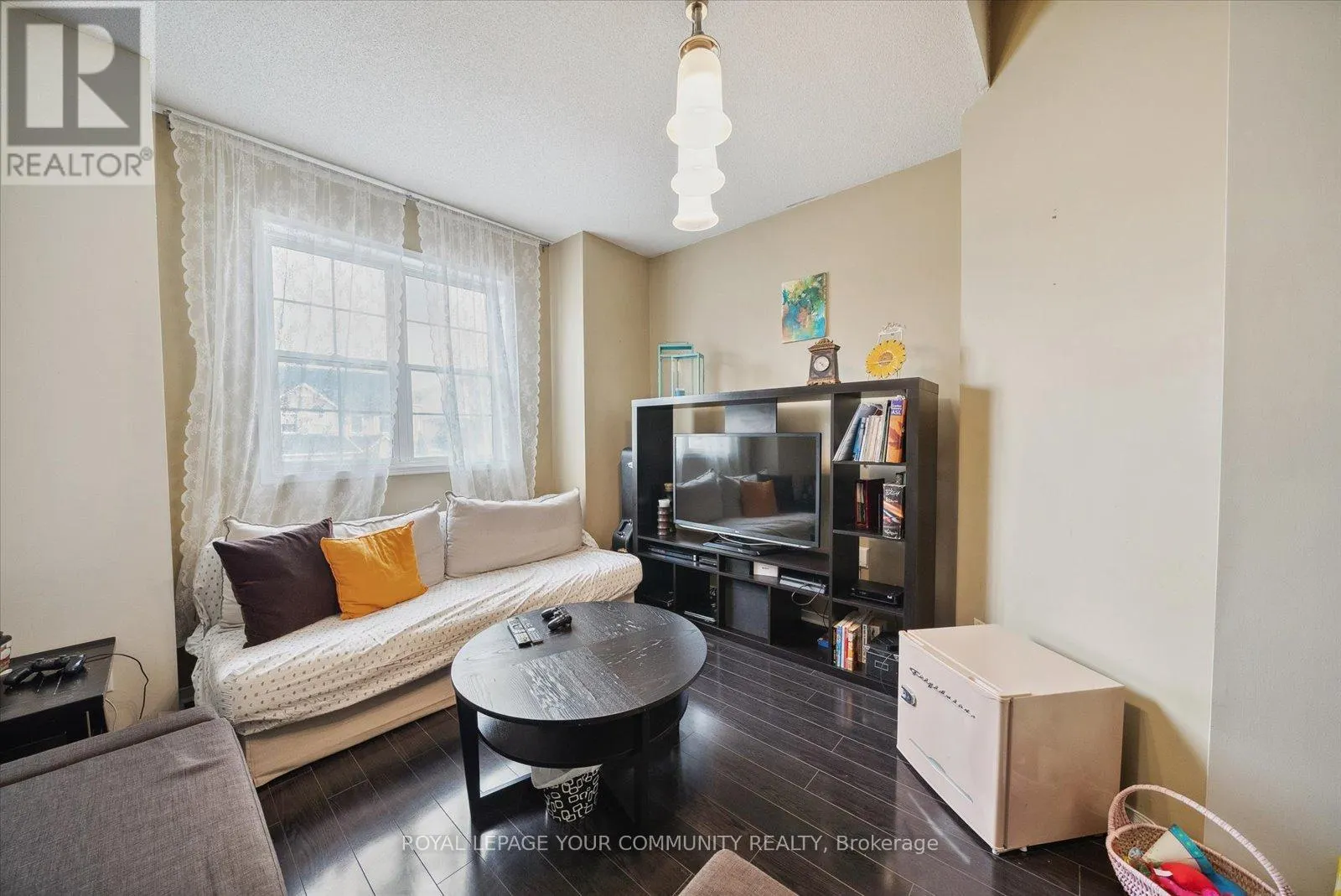 88 ENGLISH OAK DRIVE