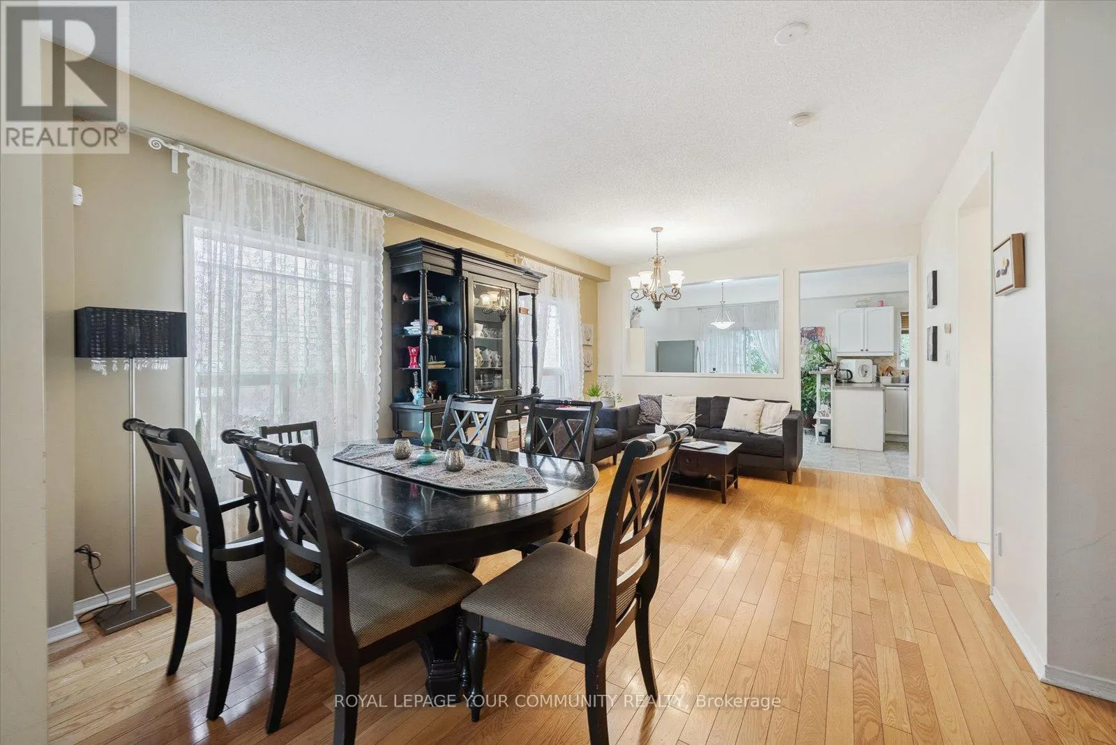 88 ENGLISH OAK DRIVE