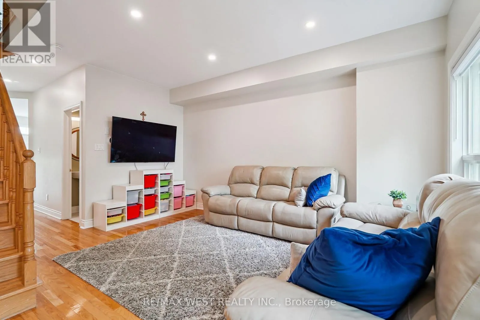 10 LORING DOOLITTLE COURT