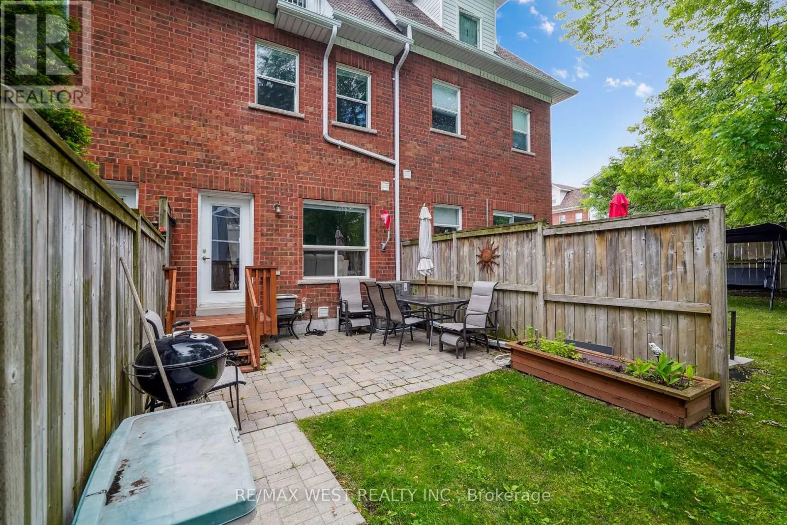 10 LORING DOOLITTLE COURT