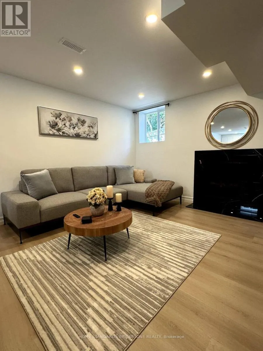 LOWER LEVEL - 293 NARINIA CRESCENT
