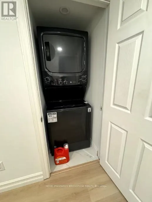 LOWER LEVEL - 293 NARINIA CRESCENT