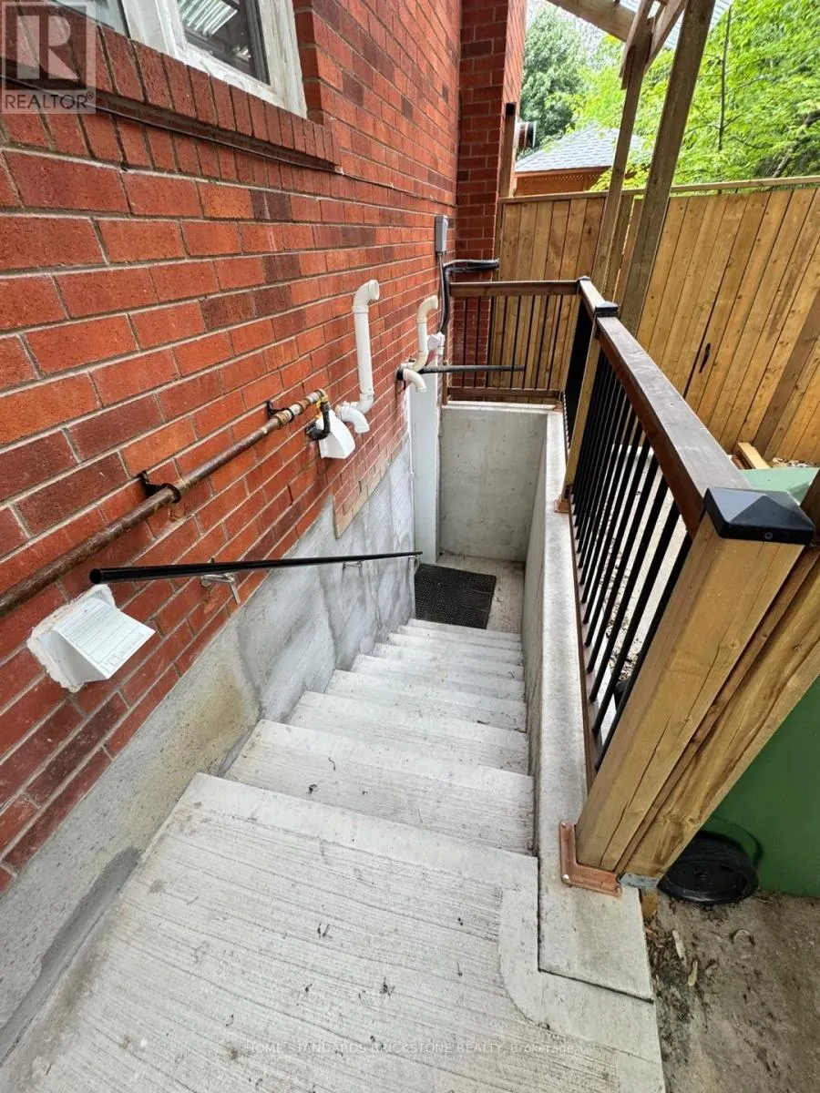 LOWER LEVEL - 293 NARINIA CRESCENT