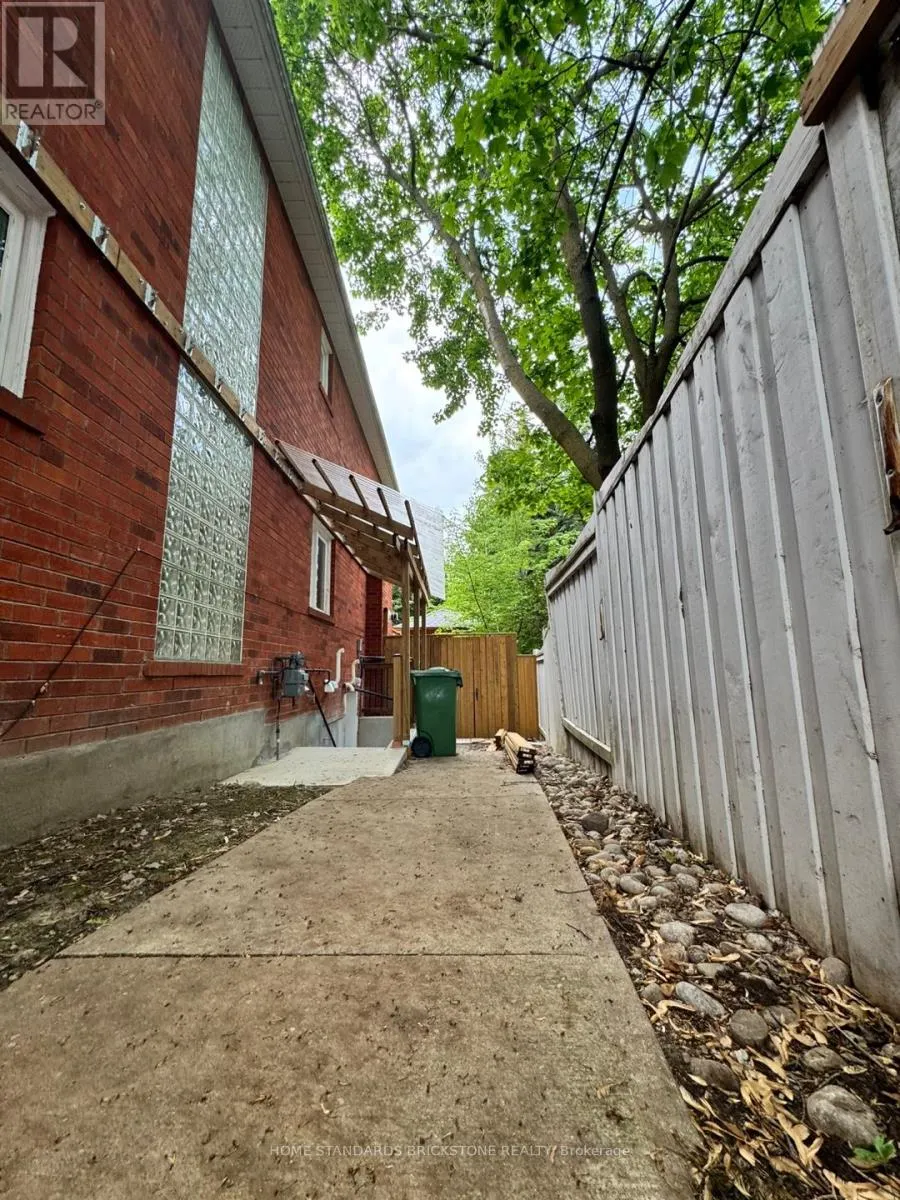 LOWER LEVEL - 293 NARINIA CRESCENT