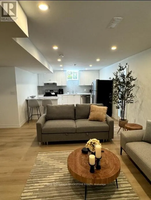 LOWER LEVEL - 293 NARINIA CRESCENT