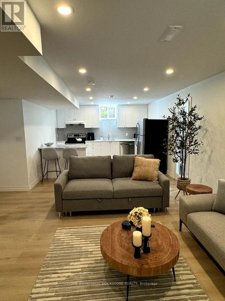 LOWER LEVEL - 293 NARINIA CRESCENT