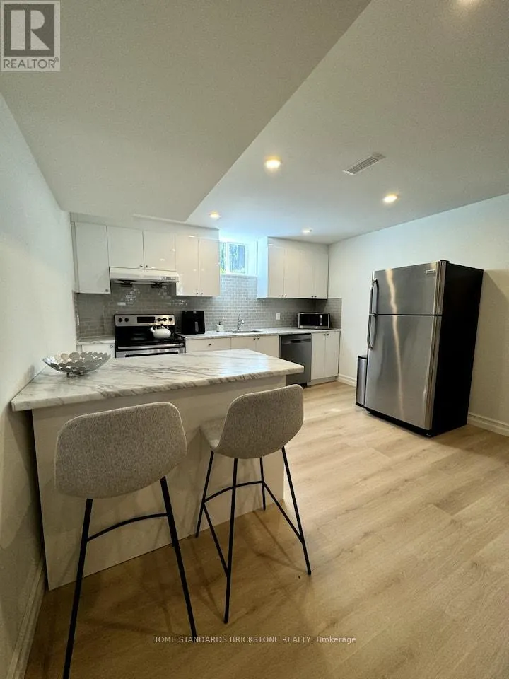 LOWER LEVEL - 293 NARINIA CRESCENT