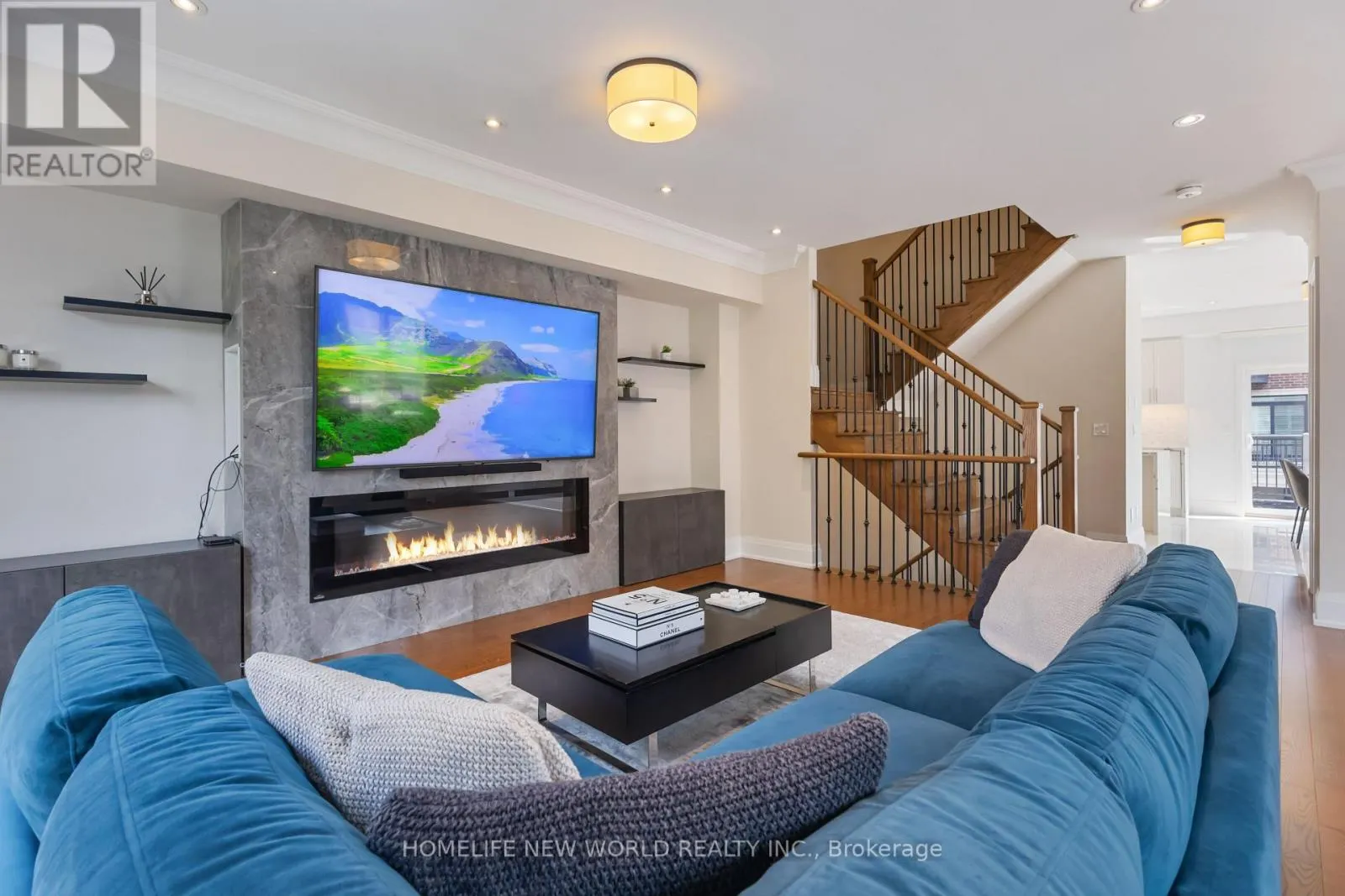 22 AMERICAN ELM WAY