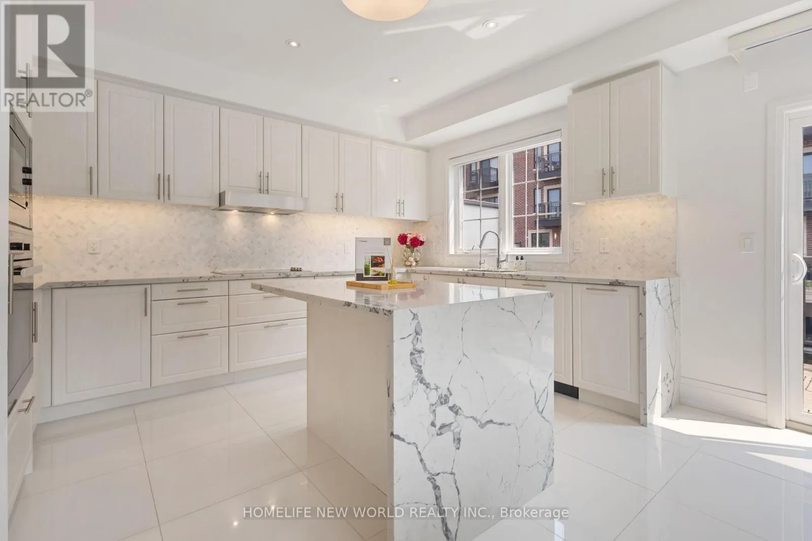 22 AMERICAN ELM WAY