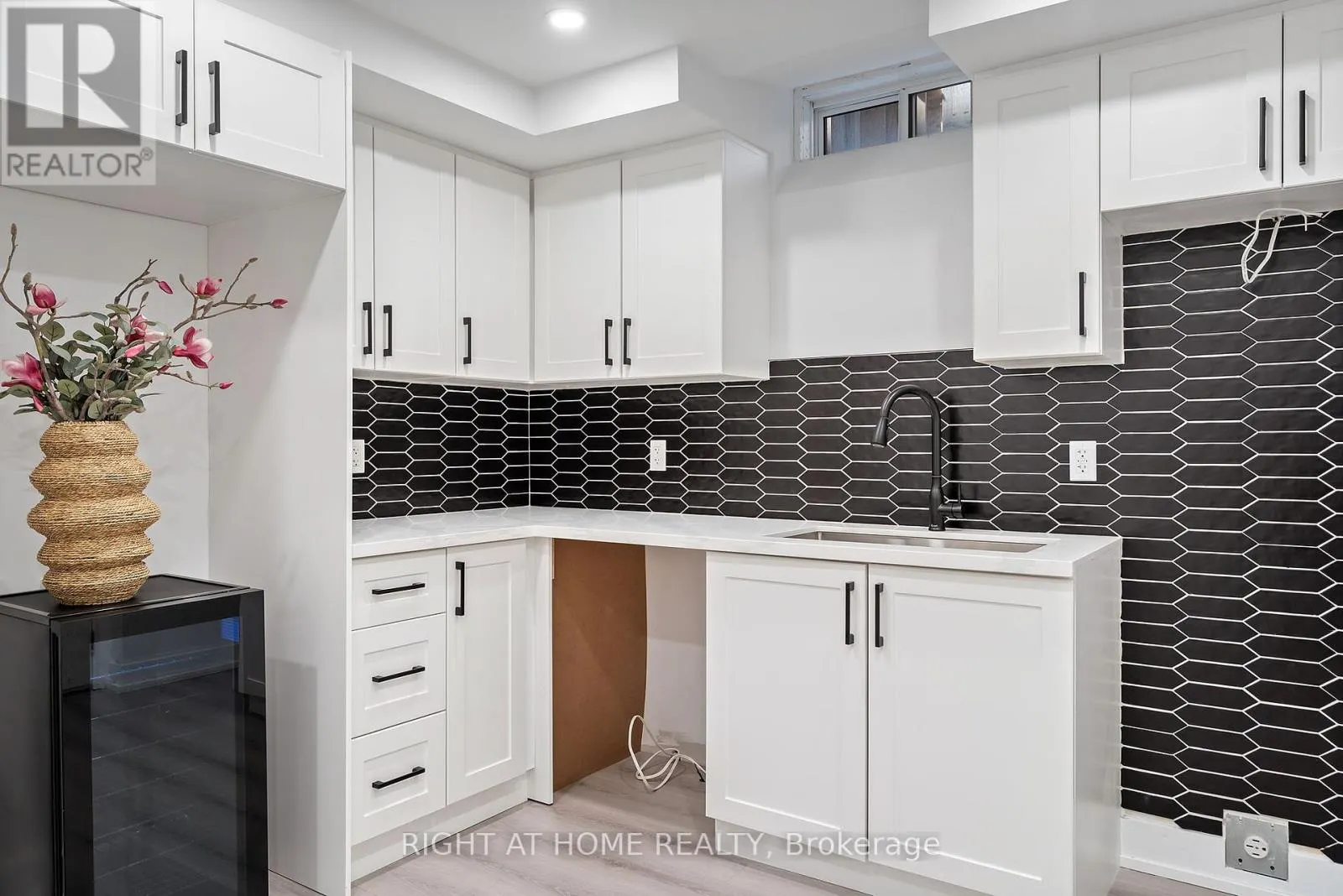 15 SUGARBERRY AVENUE