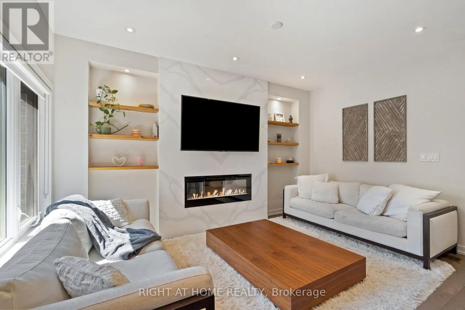 15 SUGARBERRY AVENUE