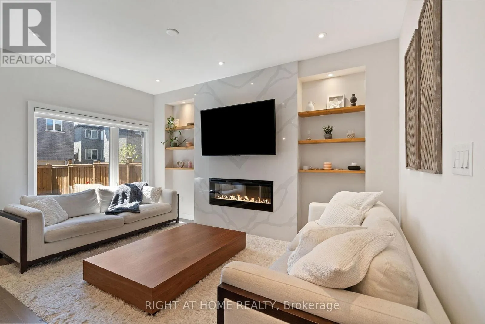 15 SUGARBERRY AVENUE