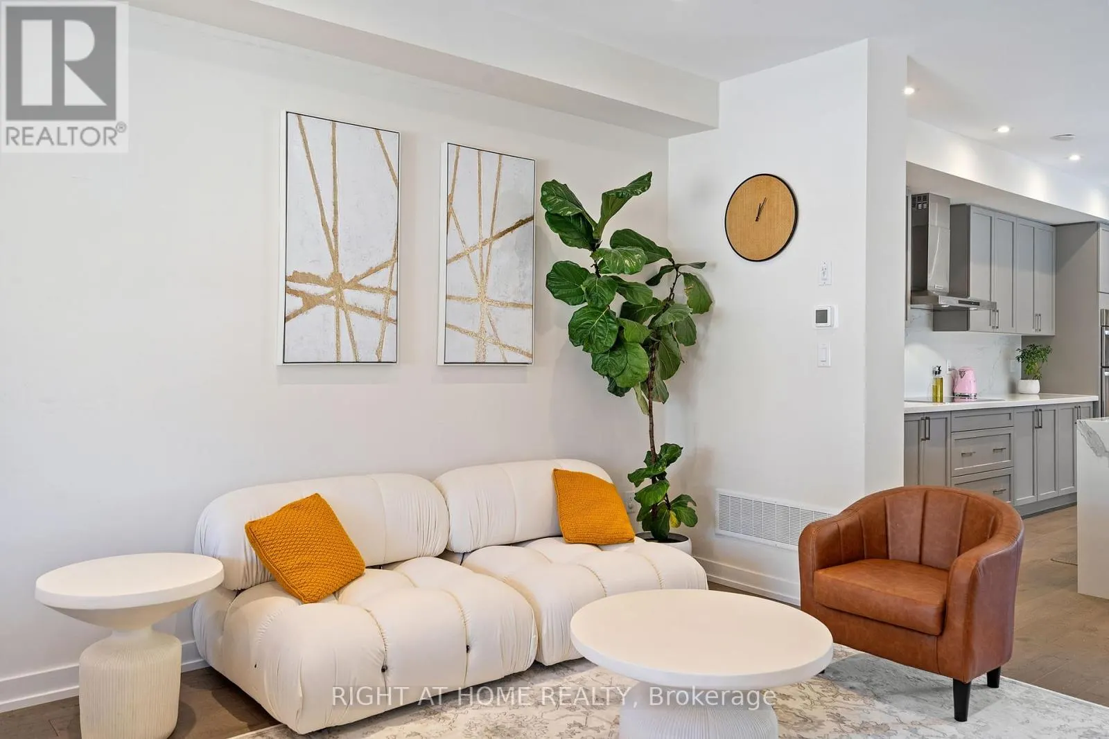 15 SUGARBERRY AVENUE