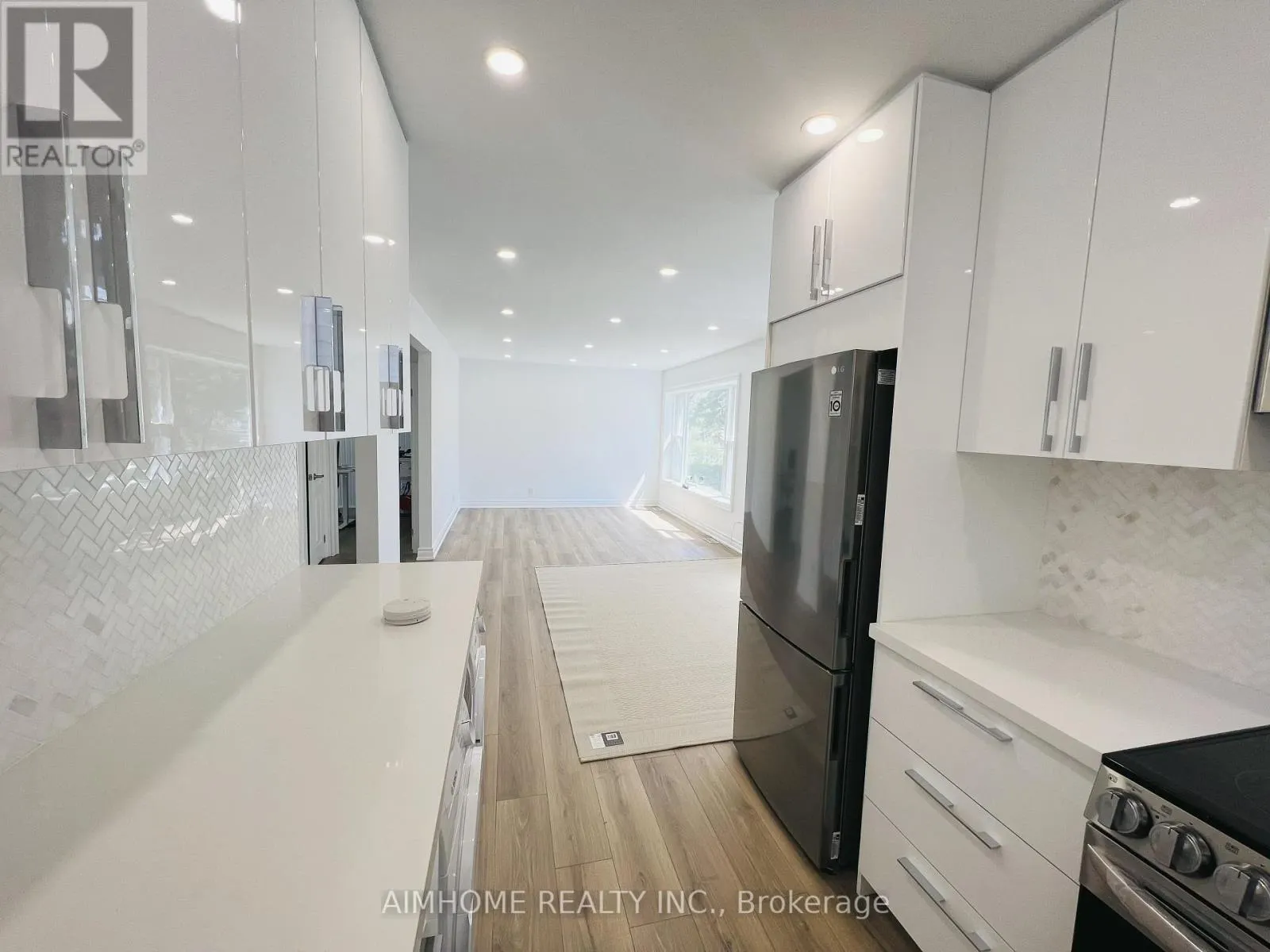 (MAIN) - 108 STEELES AVENUE E