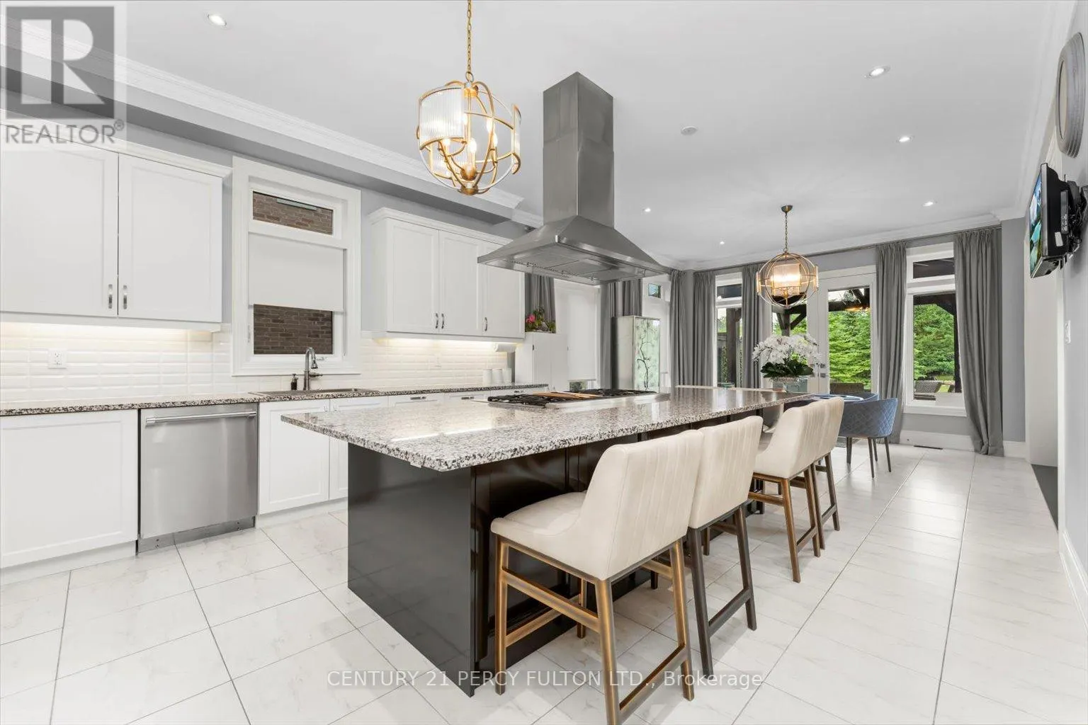 13 COUNTRY CLUB CRESCENT