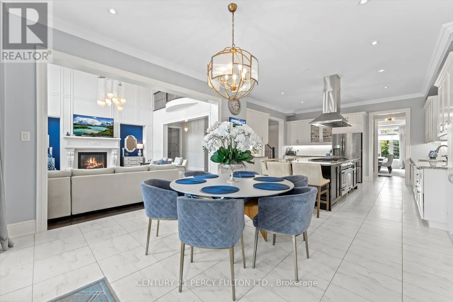 13 COUNTRY CLUB CRESCENT