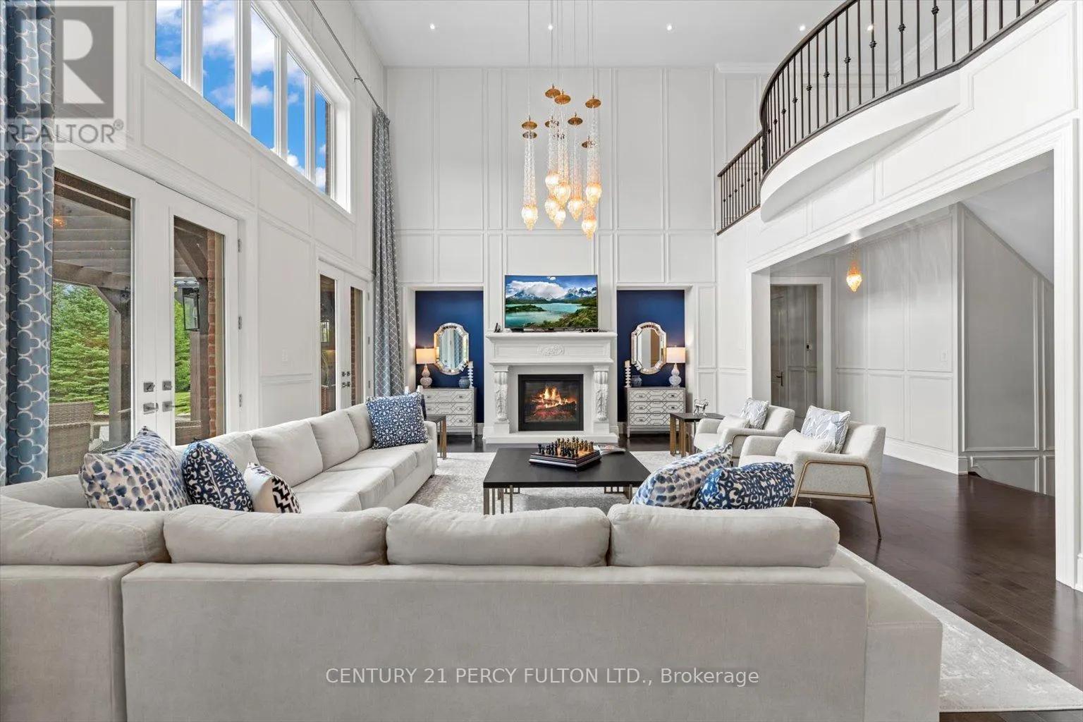 13 COUNTRY CLUB CRESCENT