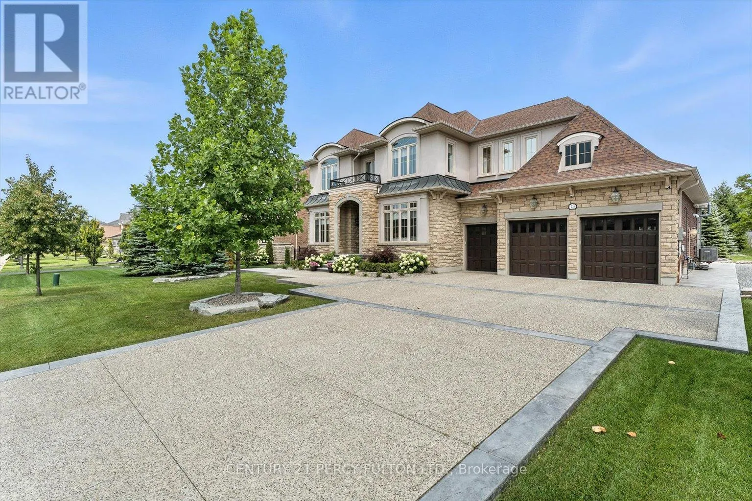 13 COUNTRY CLUB CRESCENT