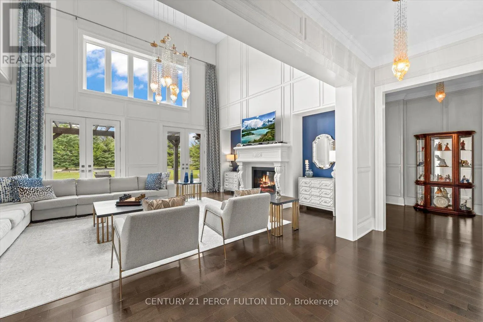 13 COUNTRY CLUB CRESCENT