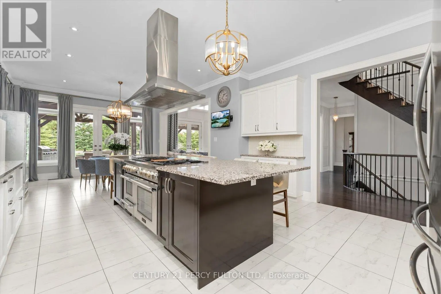 13 COUNTRY CLUB CRESCENT