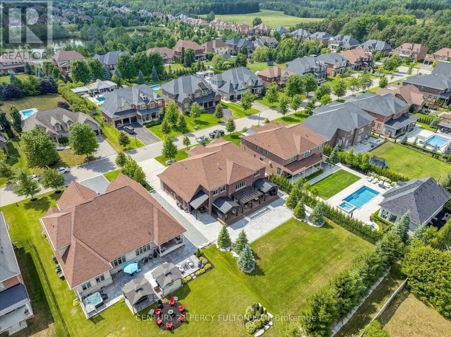 13 COUNTRY CLUB CRESCENT