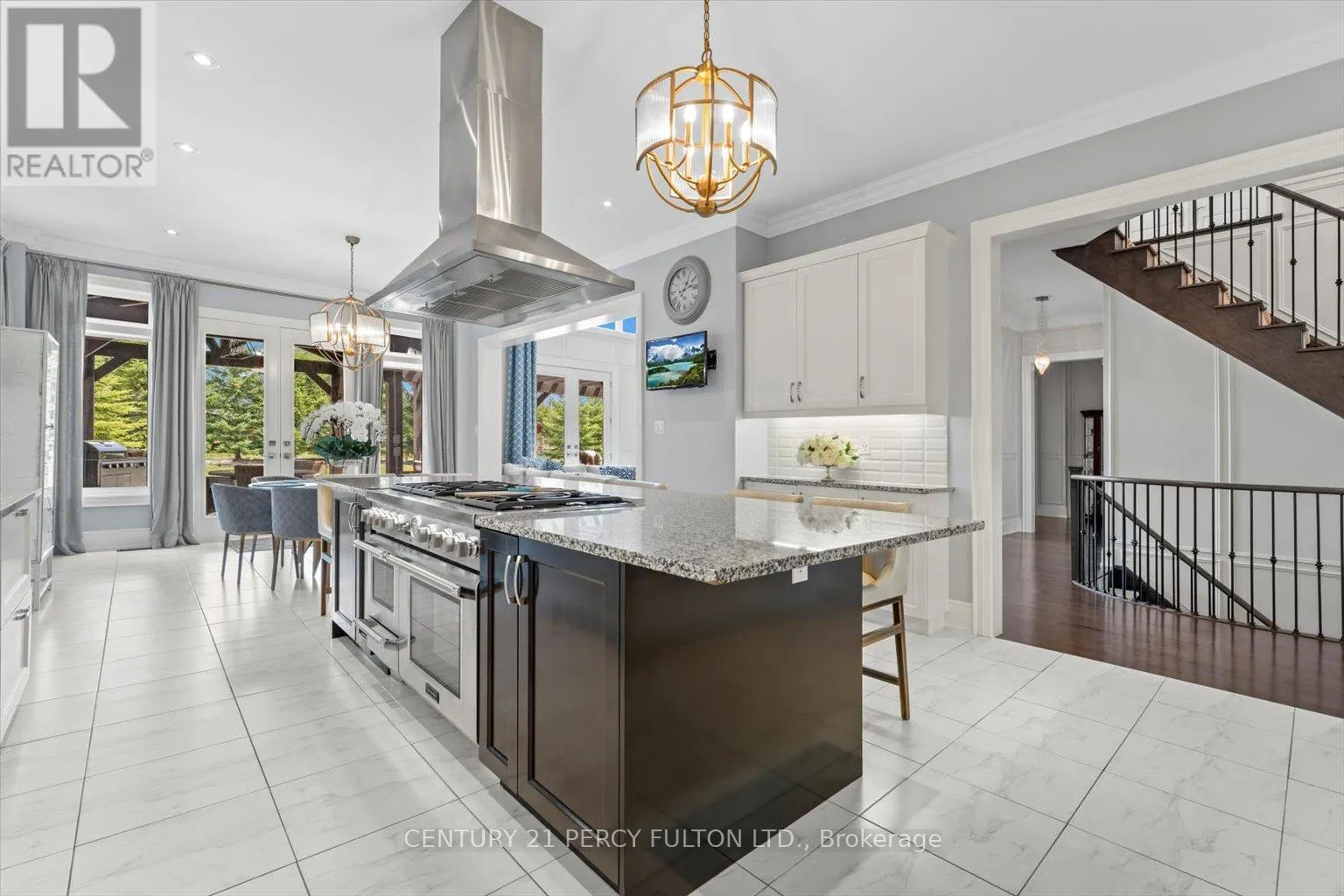 13 COUNTRY CLUB CRESCENT