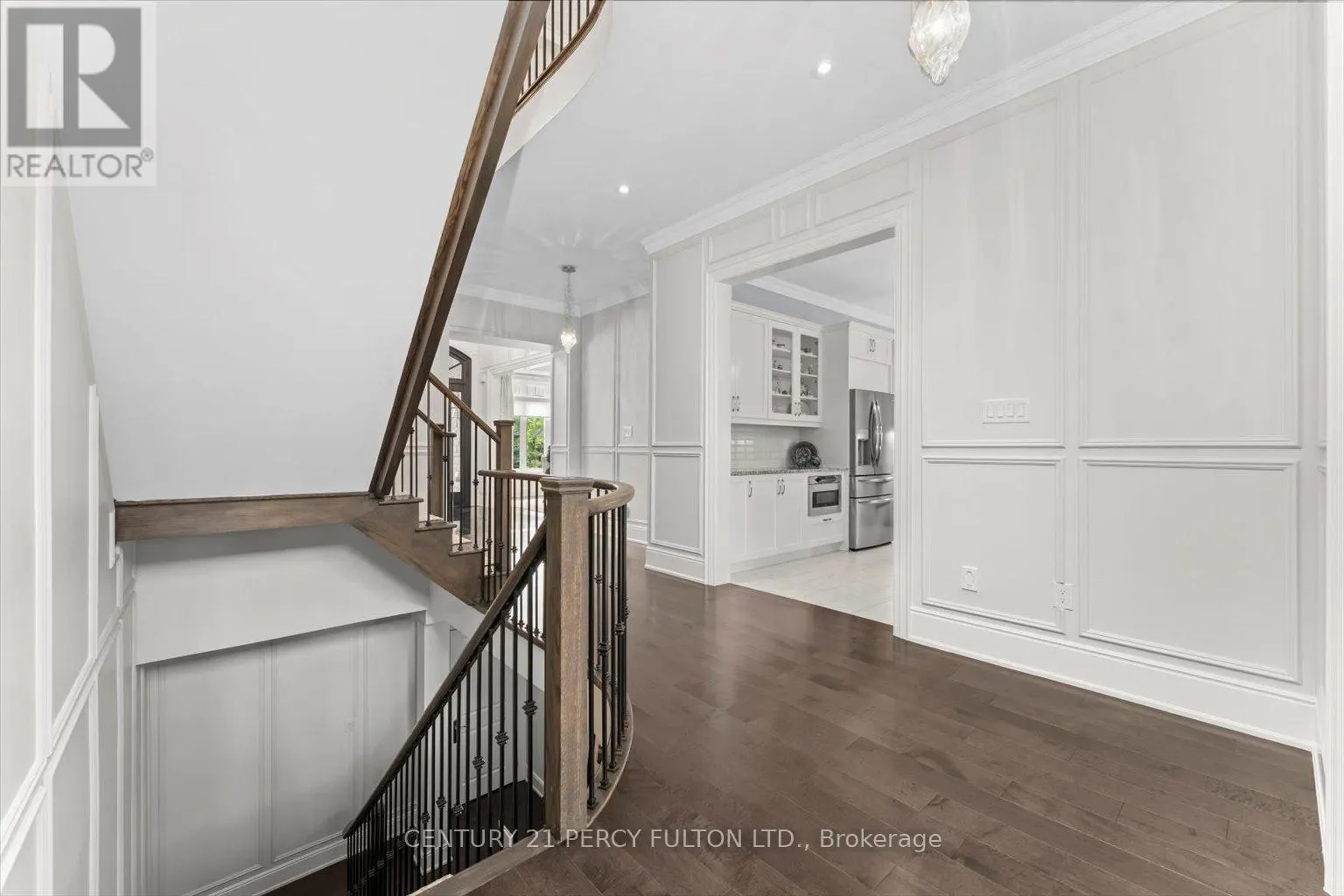 13 COUNTRY CLUB CRESCENT