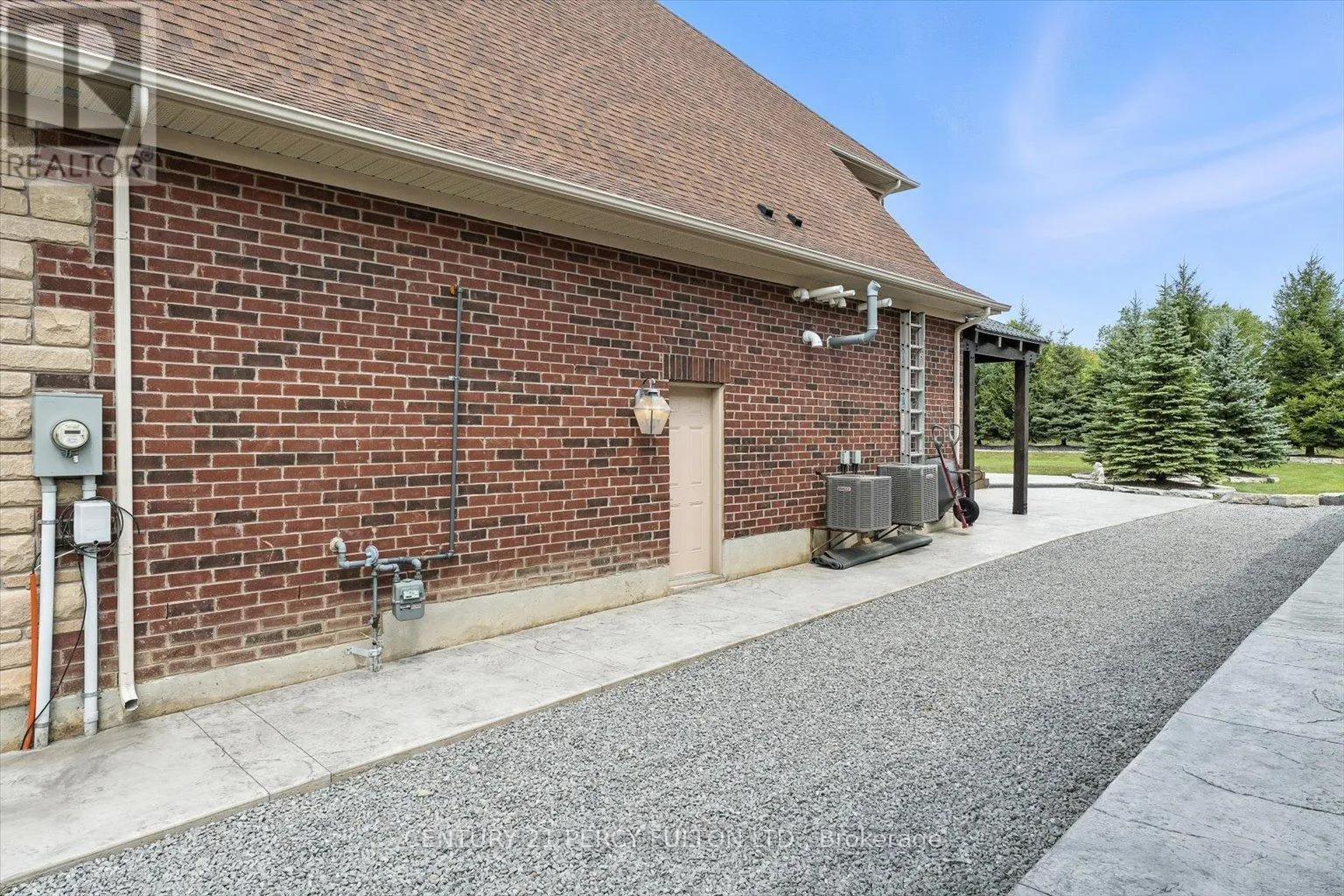 13 COUNTRY CLUB CRESCENT
