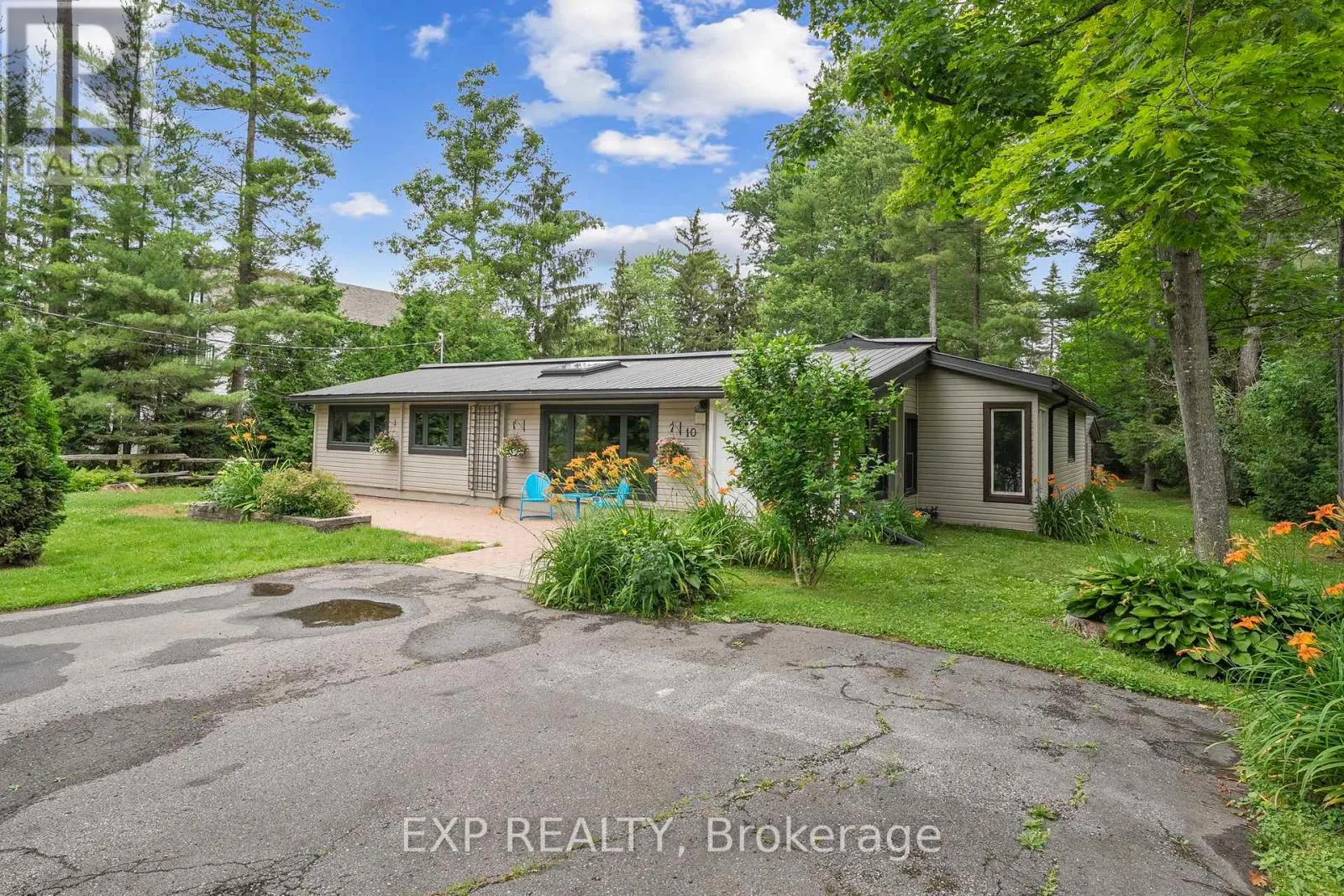10 MAPLEWOOD LANE