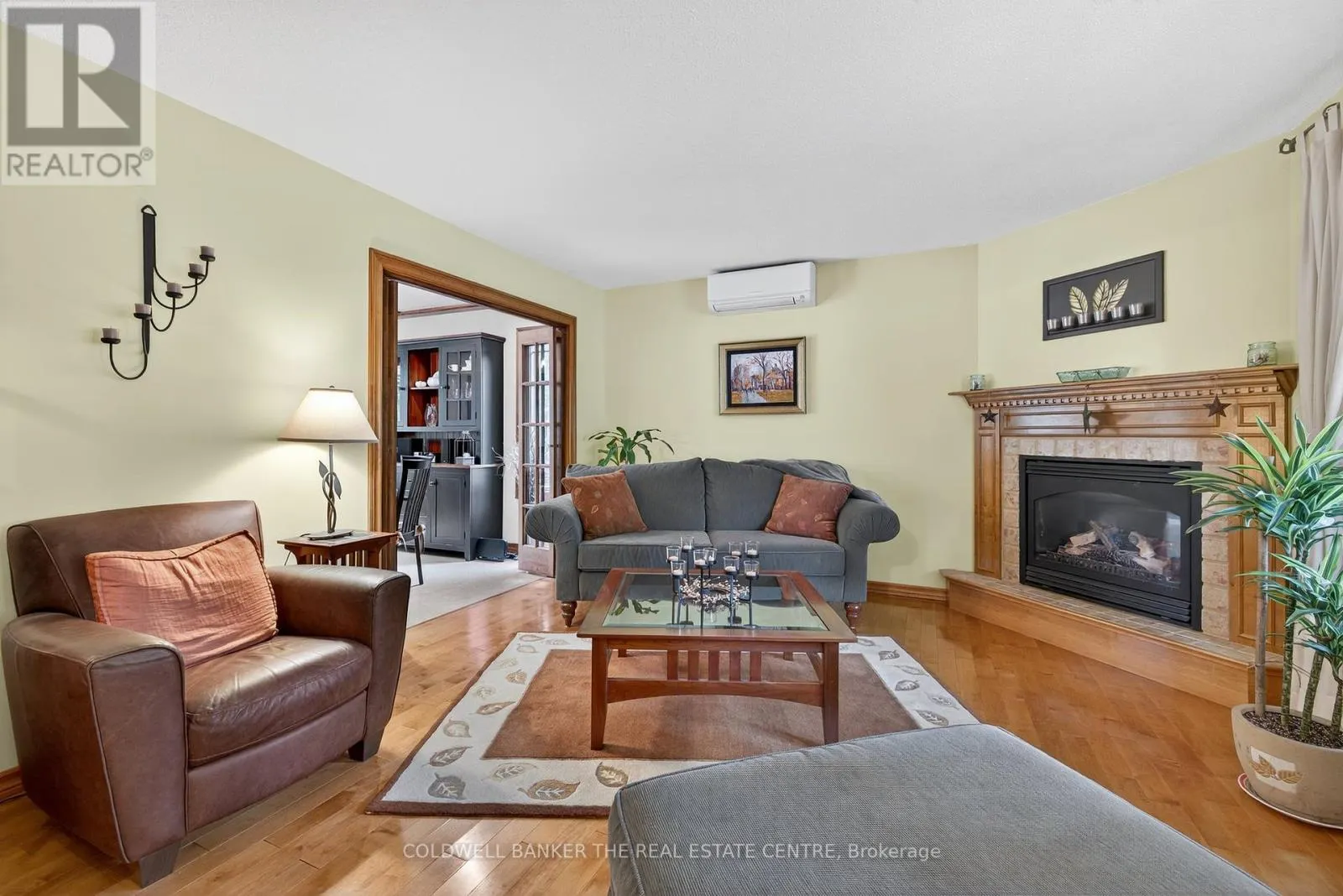 869 MAGNOLIA AVENUE