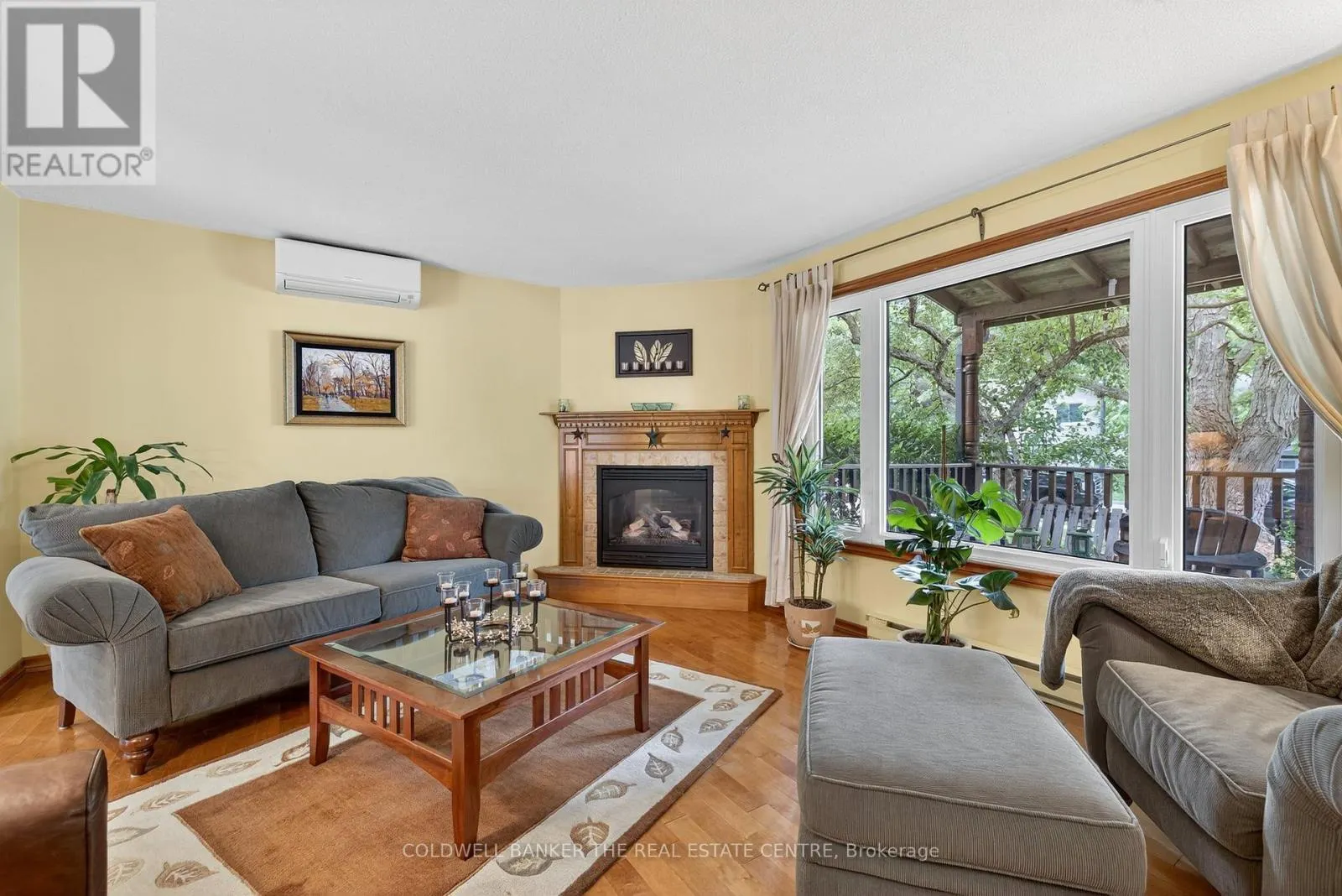 869 MAGNOLIA AVENUE