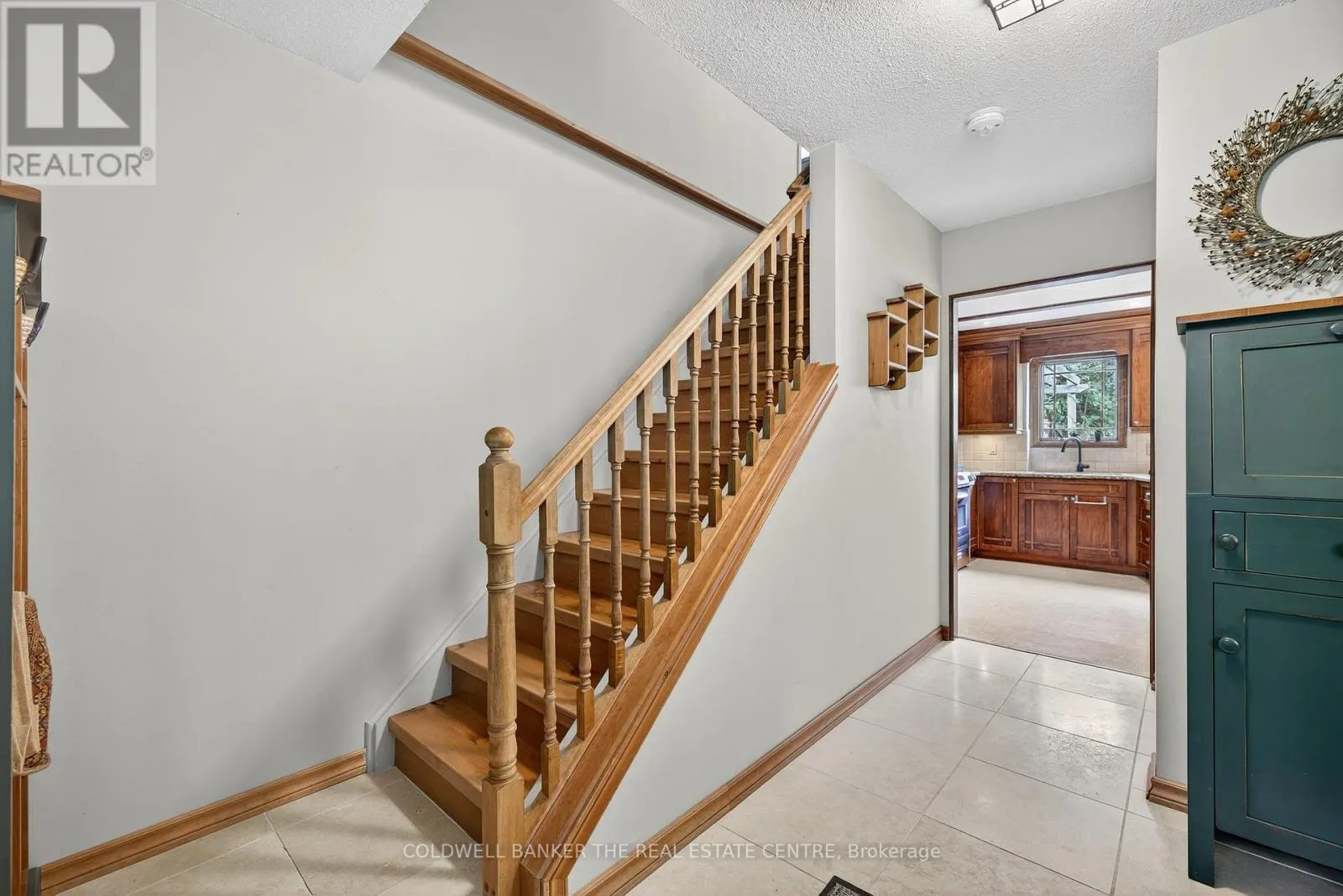 869 MAGNOLIA AVENUE