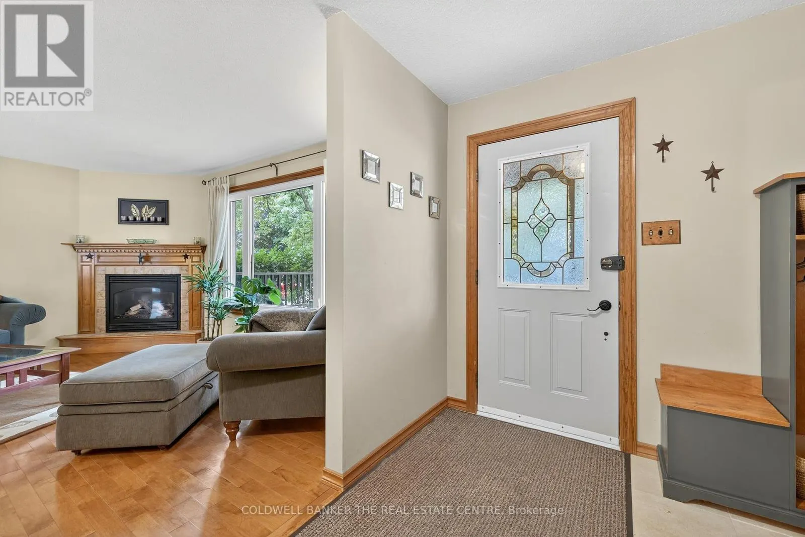 869 MAGNOLIA AVENUE