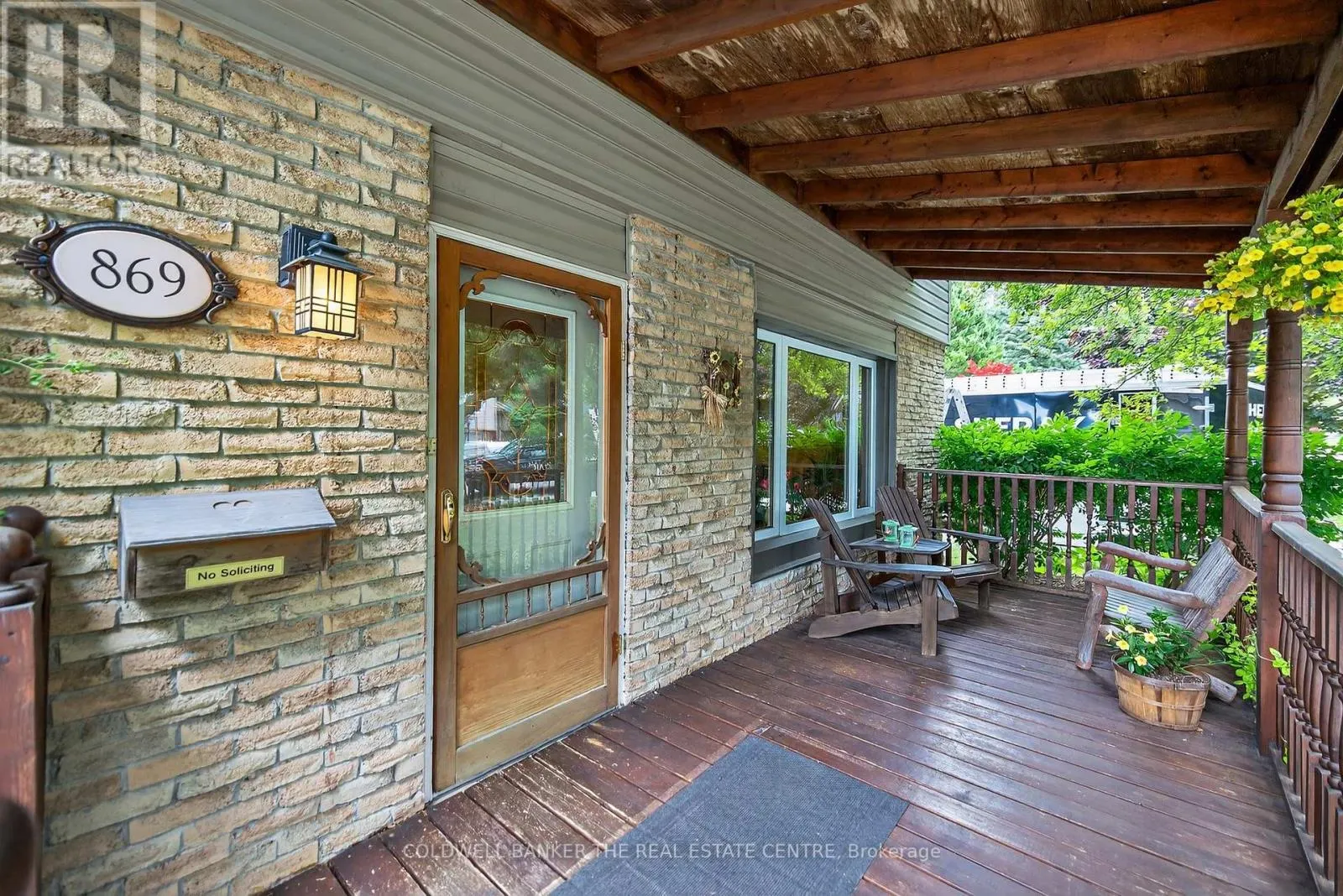 869 MAGNOLIA AVENUE