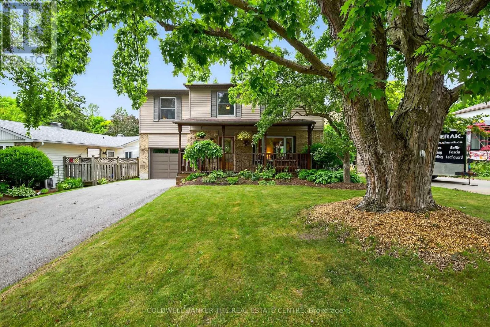 869 MAGNOLIA AVENUE