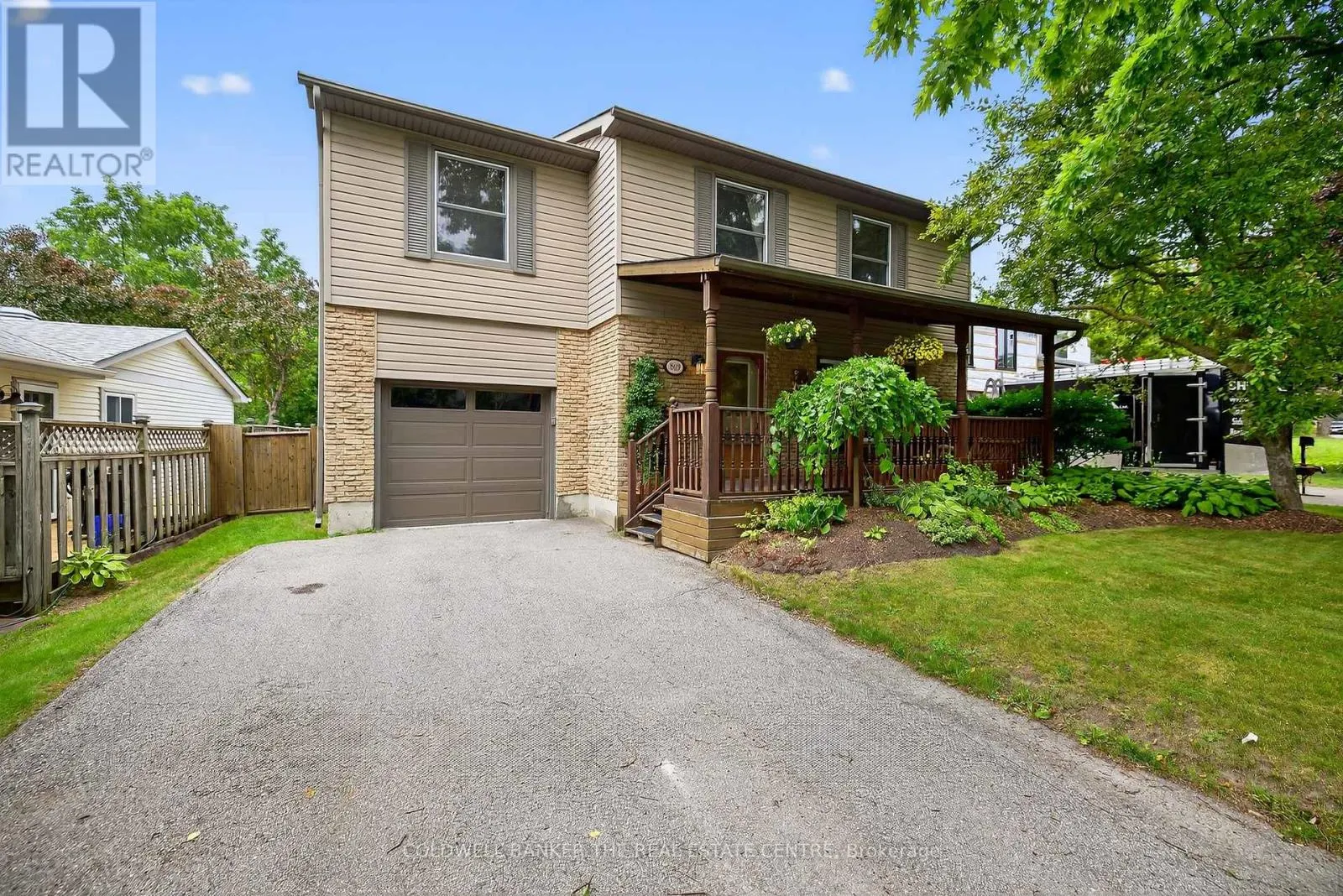 869 MAGNOLIA AVENUE