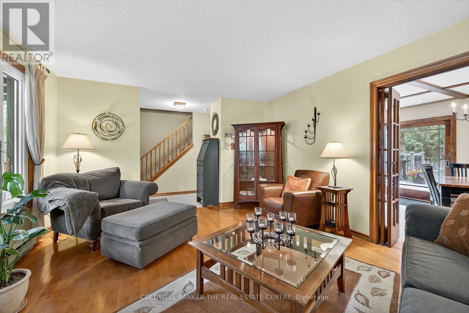 869 MAGNOLIA AVENUE