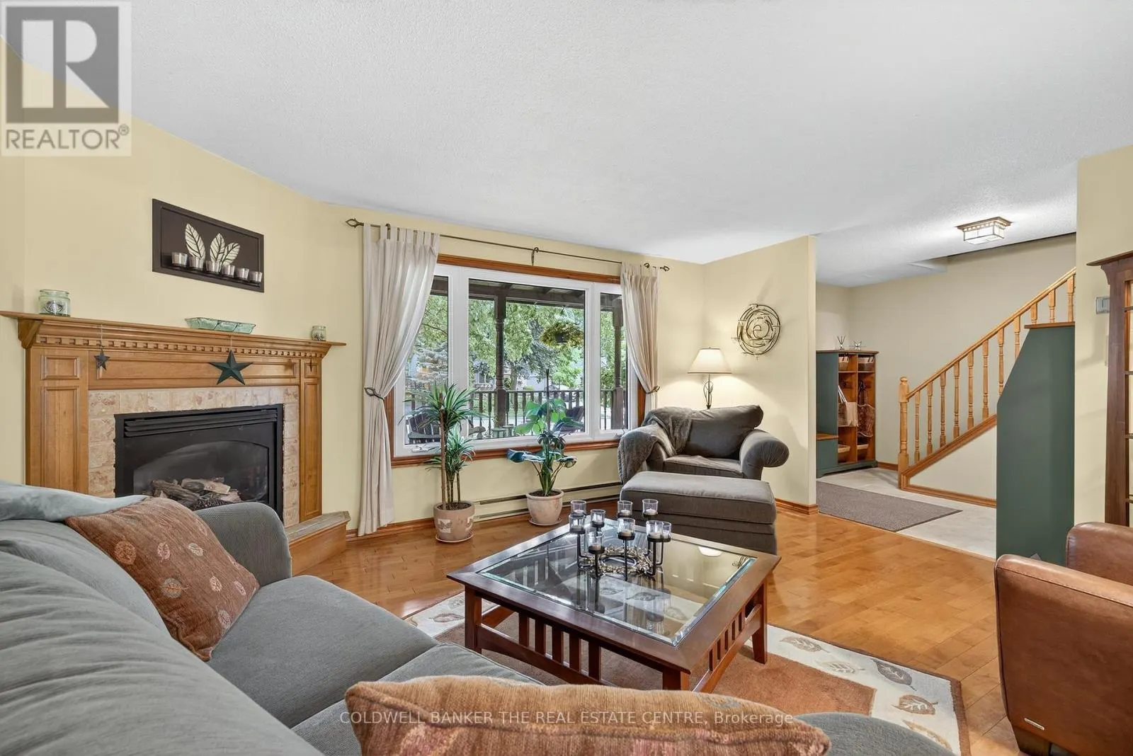 869 MAGNOLIA AVENUE
