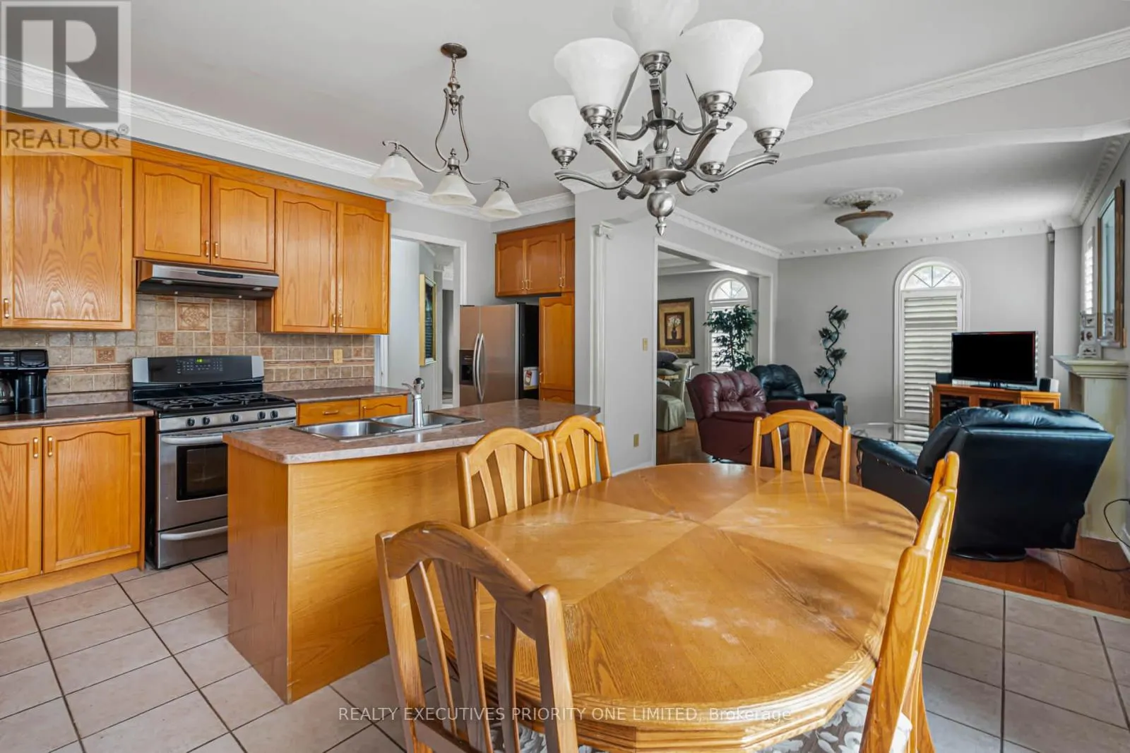 2 FOXHUNT DRIVE