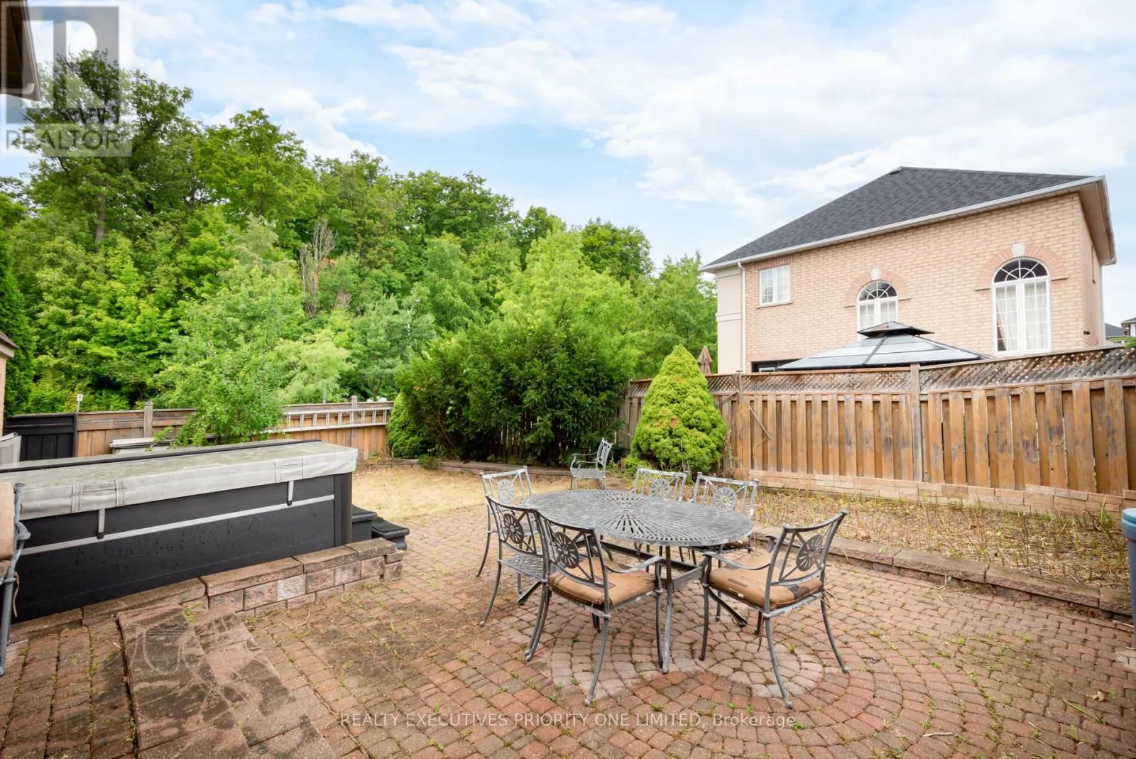 2 FOXHUNT DRIVE