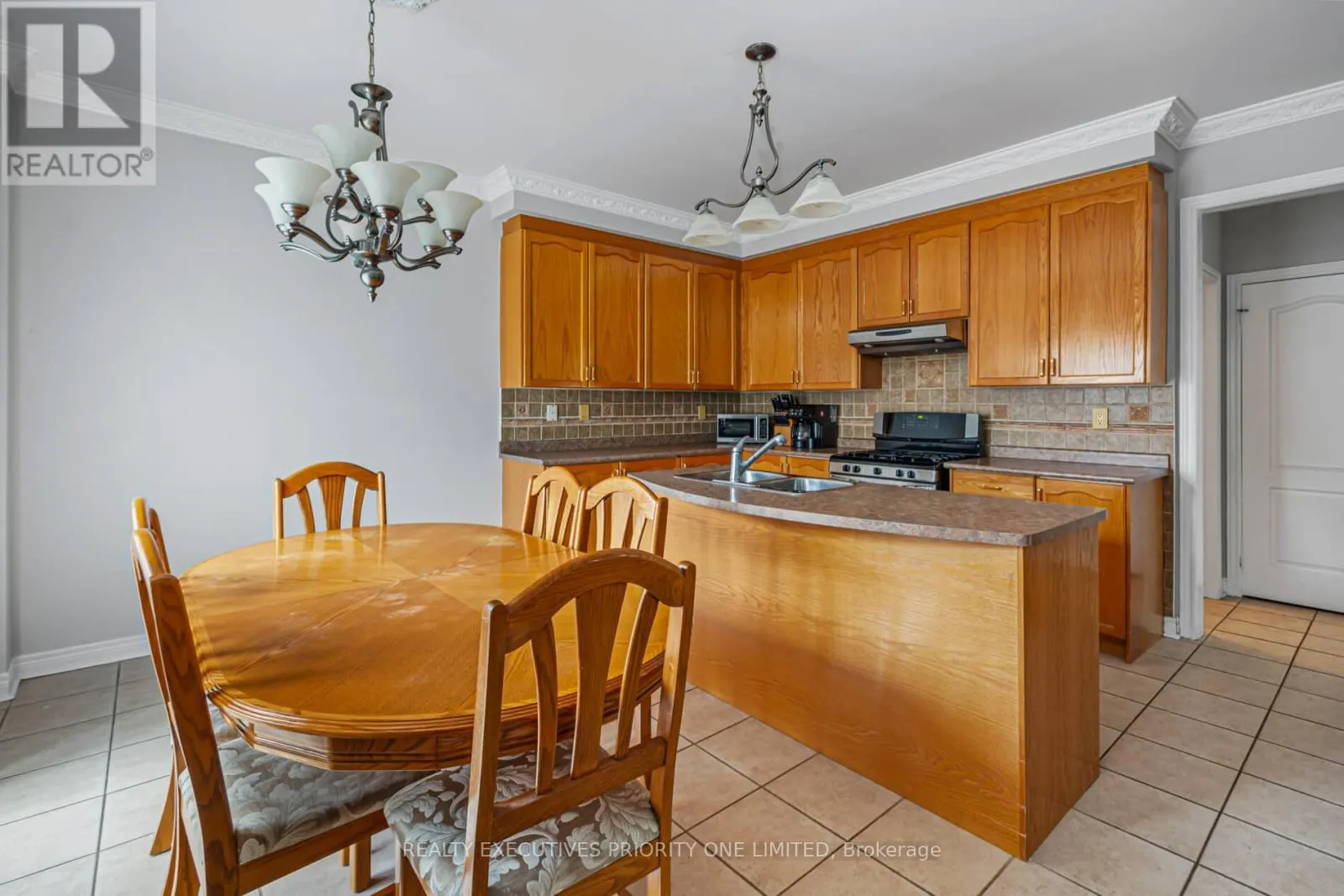 2 FOXHUNT DRIVE