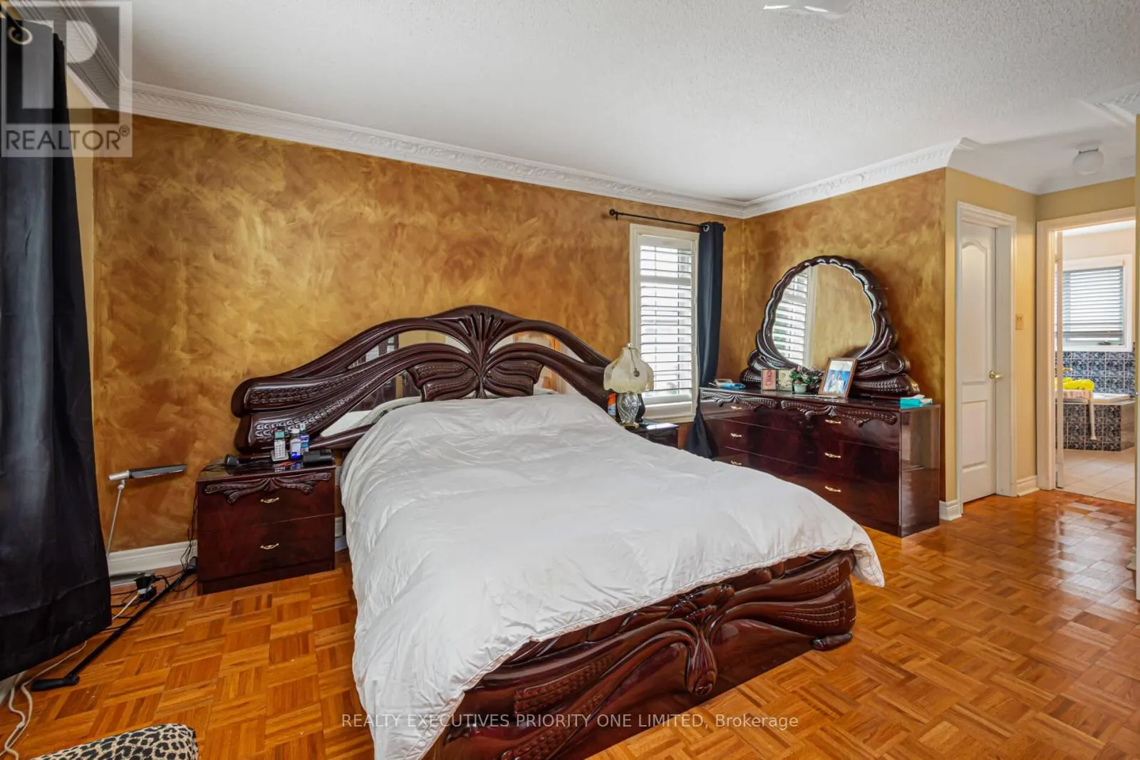 2 FOXHUNT DRIVE