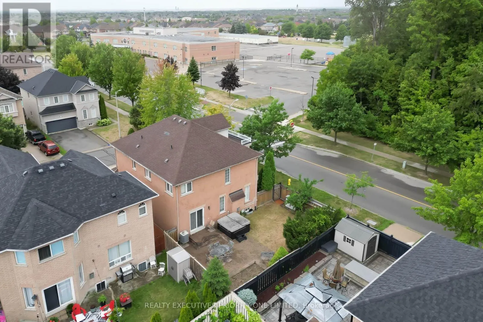 2 FOXHUNT DRIVE