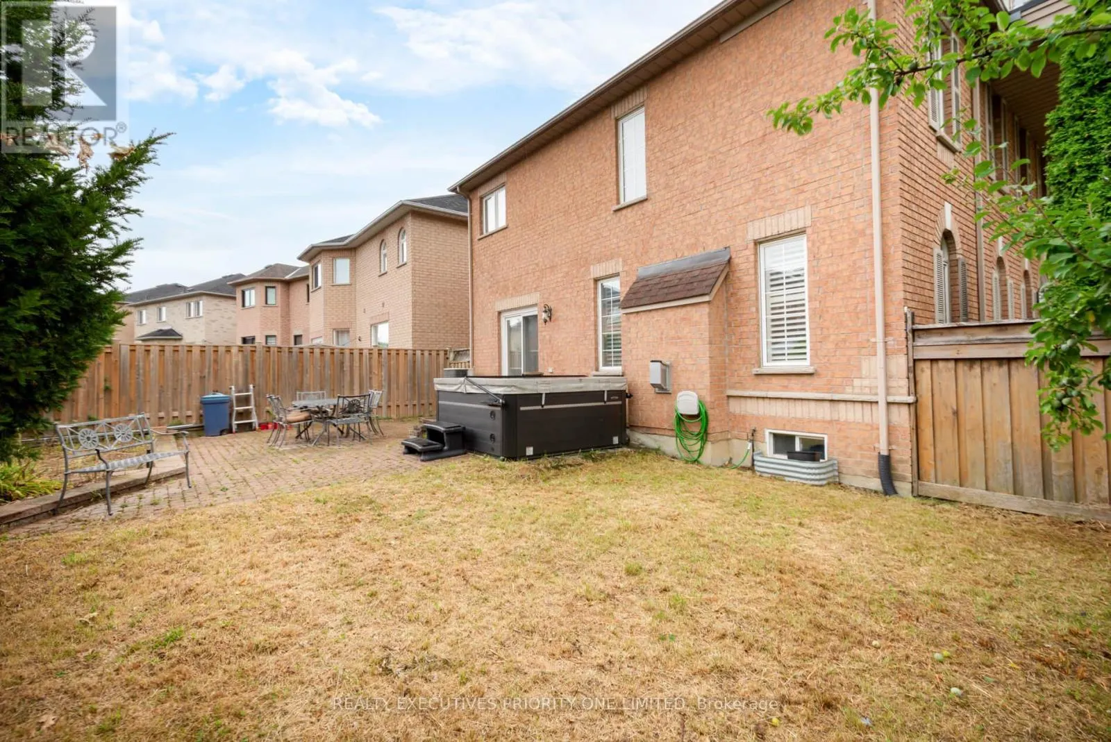 2 FOXHUNT DRIVE